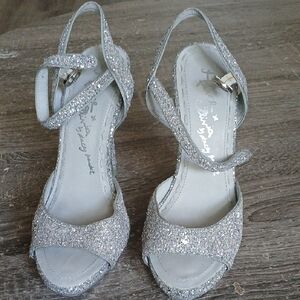 Alice + Olivia Silver Glitter Heels